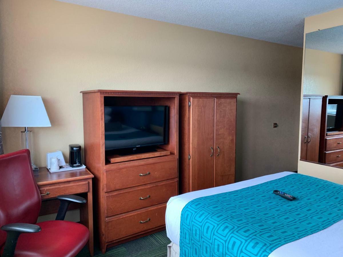 Howard Johnson By Wyndham Denver West Wheat Ridge Exterior foto